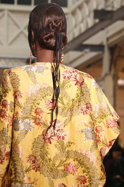 Look 25
